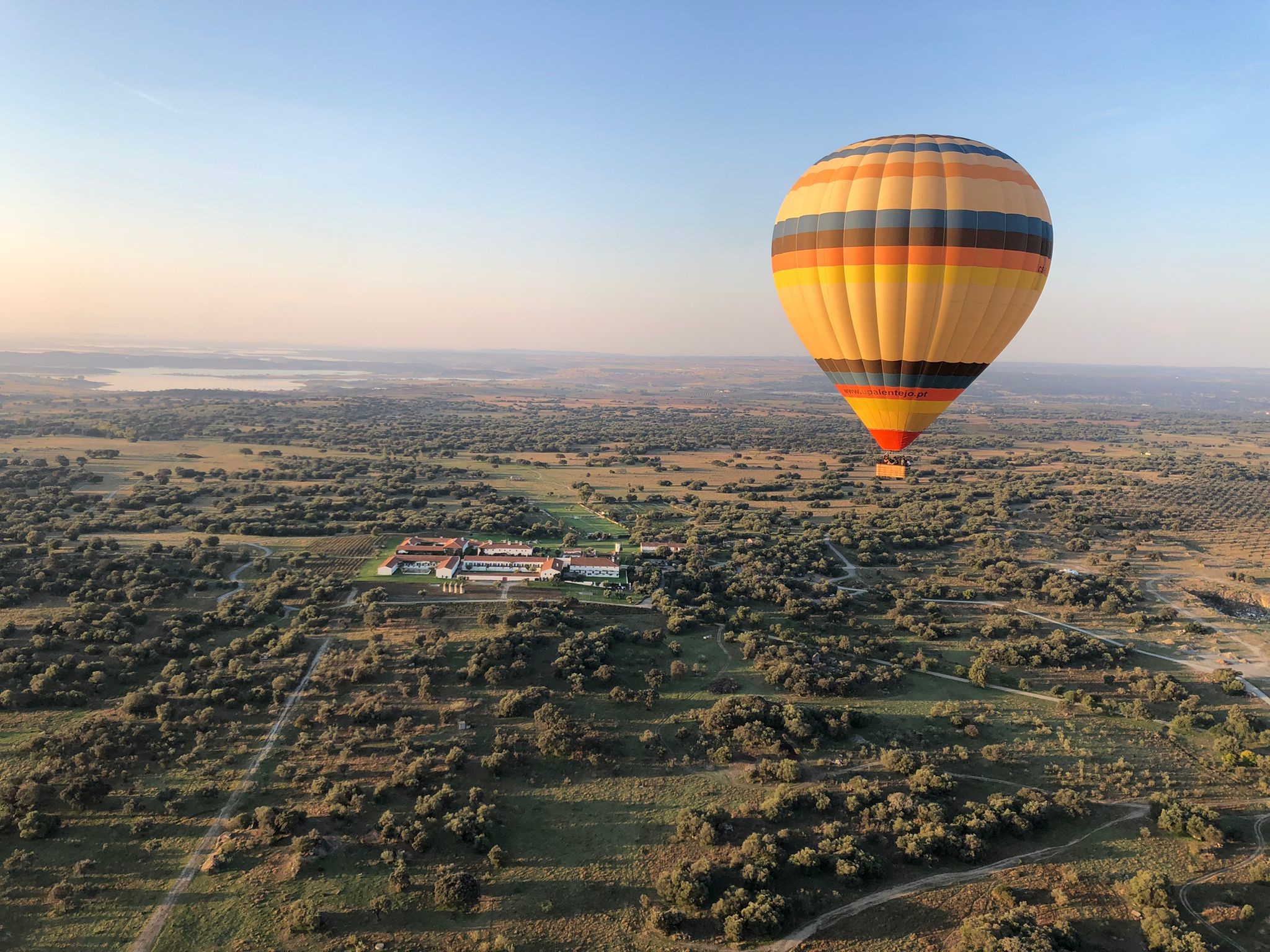 Passeio de balão de ar quente pelo Alentejo e aproveite as vistas do nascer do sol para uma experiência inesquecível - 4