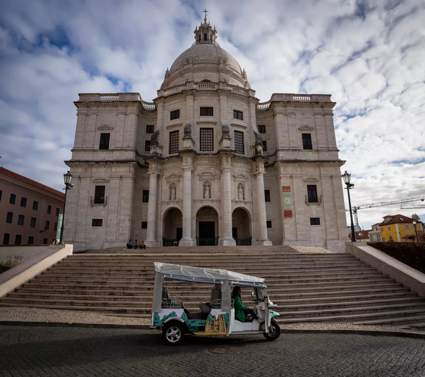 Tuk Tuk Privado em Alfama: Roteiro pelas Miradouros de Lisboa - 7