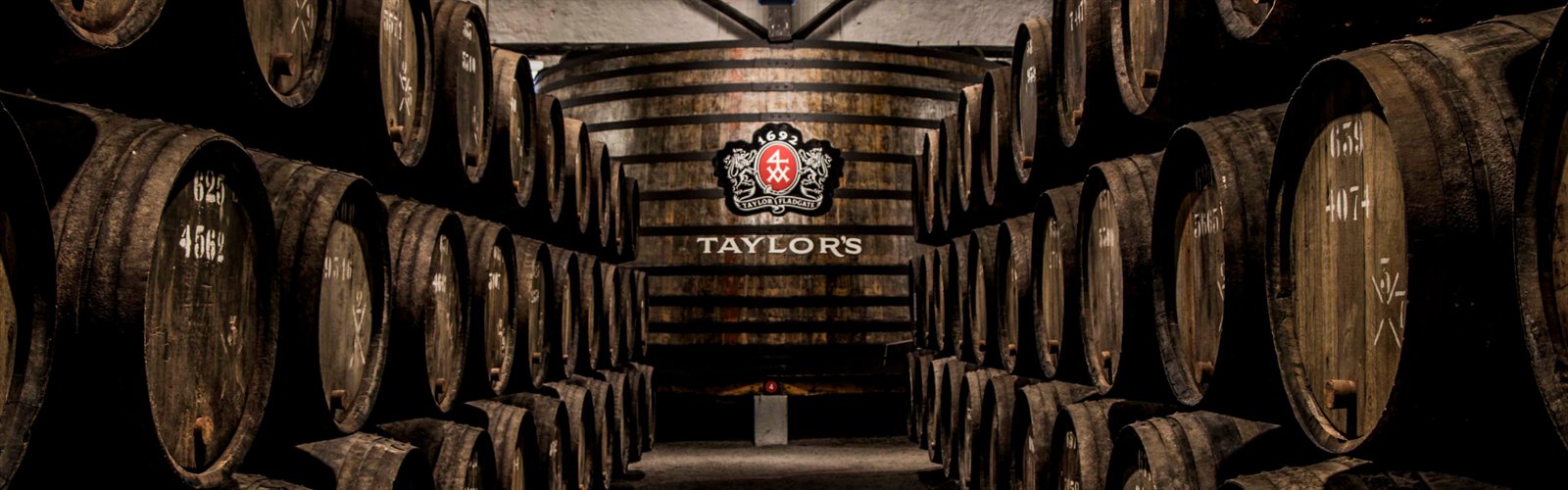 Roteiro de Luxo no Porto: História, Vinho & Ribeira