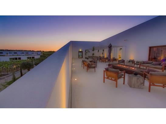 Plunge into the stunning landscapes of golden plains and infinite sky in Alentejo, the best-kept secret of Europe.